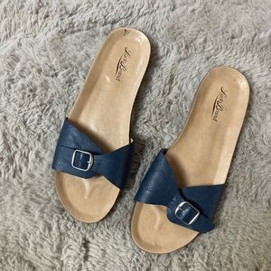 Lucky Brand slides. Used a handful of time great condition